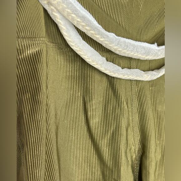 WeWoreWhat Chain High Rise Ribbed Green Leggings NWT Sz Medium Gold Chain Detail - Picture 8 of 15